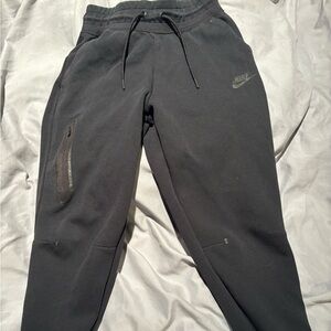 Boys Nike Tech sweats